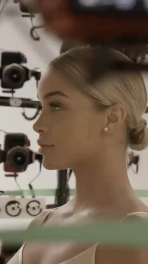 ジャスミン・サンダースのインスタグラム：「I’ve done all kinds of photo shoots since I was a teenager, but I never could’ve imagined something like this! The scanning session and motion capture to create my Avatar was such an incredible and futuristic experience. Here’s some behind-the-scenes footage from the scanning session and motion capture. 🎬 Special thank you to the incredible @JuliaHaart and everyone at @EliteWorldGroup who helped make this happen!  #EWGVirtual」