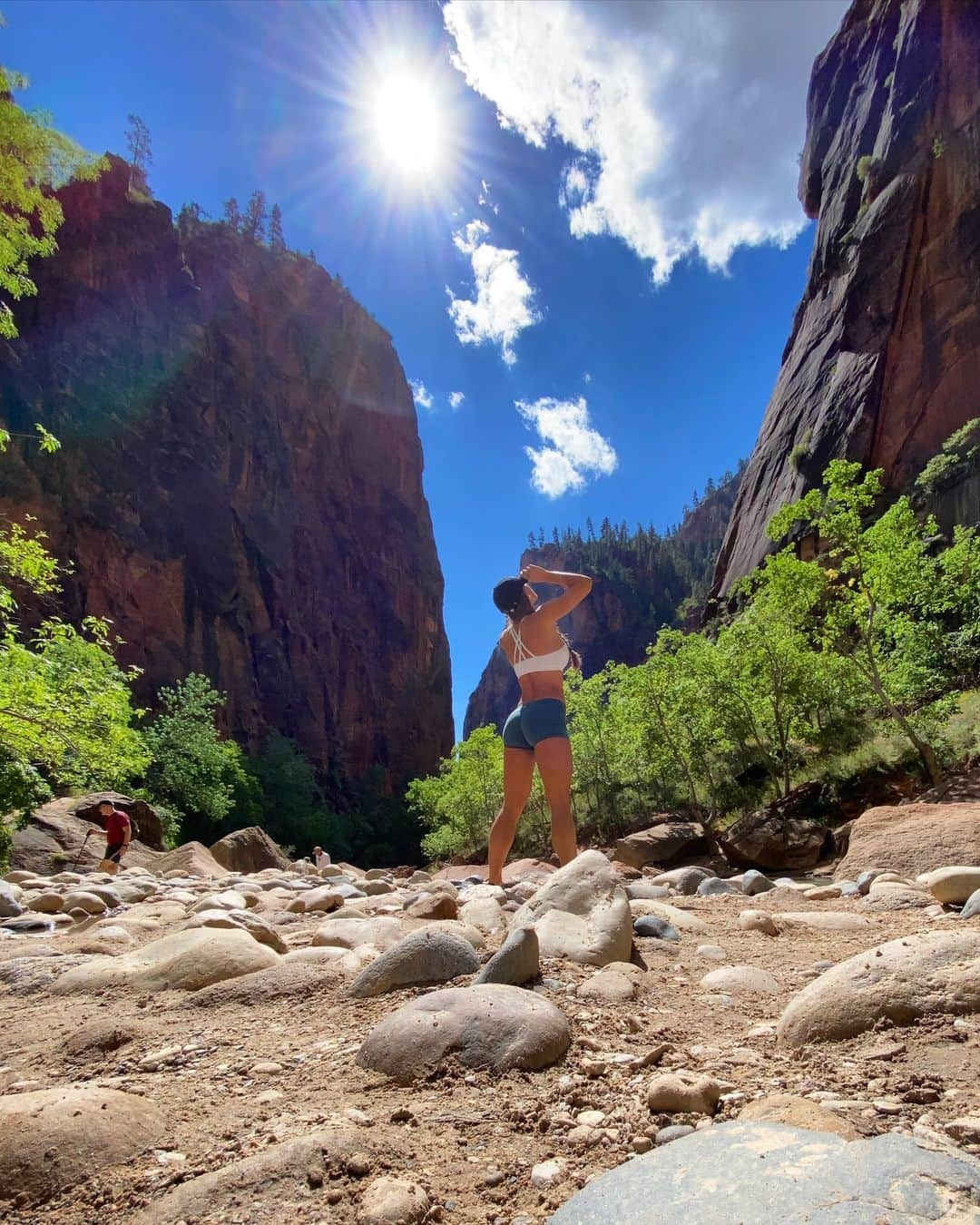 Janna Breslinさんのインスタグラム写真 - (Janna BreslinInstagram)「What are you willing to risk for success? What are you willing to risk for aliveness? Last week I decided to drive alone to Utah from Northern California for the Ironman championships and set up a booth for my company.  I’m aware that “getting yourself out there” is one of the most important things you can do to get brand recognition & grow as a new company. So after deciding to make the trek, and fully acknowledging that this would be a solo trip (Evan had to be out of town)… I rented a truck the next day, threw a tub in the back, drove 10 hours to a place I’ve never been before, to partake in an event I was unfamiliar with, to run a booth I’ve never ran before. Thank god AJ (our Chief Coaching Officer) was able to be there or else I would have literally lost it lol.  We successfully did the damn thing and the event comes to an end. 6 long days, I was loading up to initiate my drive home. Then I thought, we’ll damn… I drove all the way out here and worked my ass off, why not stay one more day and do something else a little more restorative and grounding.  So I decided to stay one more day and hike a National park by myself for the first time. So I drove to Zion and had one of the most lively days ever. Met people from all over the world, walked thigh deep in the water, sat and observed the mountains, trees and animals. With no one else but my thoughts. Simple but lively.  Not only was this whole experience a great success for the company, but probably more-so for my personal growth. I never in my life thought I would be okay doing something like that alone. Running an event like that without my partner, driving that far, sitting at restaurants alone a few nights, hiking a national park by myself, etc… I actually loved it and the growth that came because of it.  So what did I risk for success & aliveness? Comfort and ease for sure, but in the end it left me feeling extremely empowered and way more confident in my abilities.  #zion #ironman #utah #zionnationalpark #thenarrows #hiking #backpacking #nature #getoutside #grounding #freshair #breathe #sunshine #happy #femaleempowerment #bossbabe #entrepreneur #entrepreneurlife #entrepreneurship #femaleentrepreneurs」9月24日 6時46分 - jannabreslin