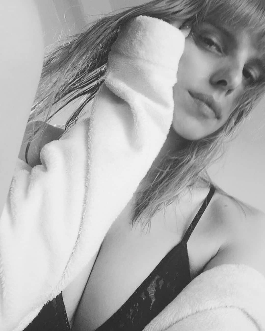 IVANさんのインスタグラム写真 - (IVANInstagram)「6:00 am 🖤🥥🚿🦋  Hello Friday Morning ♥  #love#latina #morningbath  #hankypanky  #素敵な金曜日を♡」9月24日 7時49分 - fresanaca