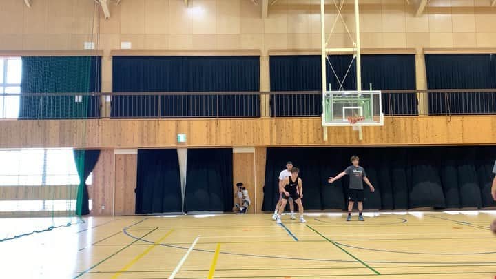 のインスタグラム：「Nooooo〜〜〜！！！ @kantoshi18  @satoshi24  #Bリーグ開幕前」