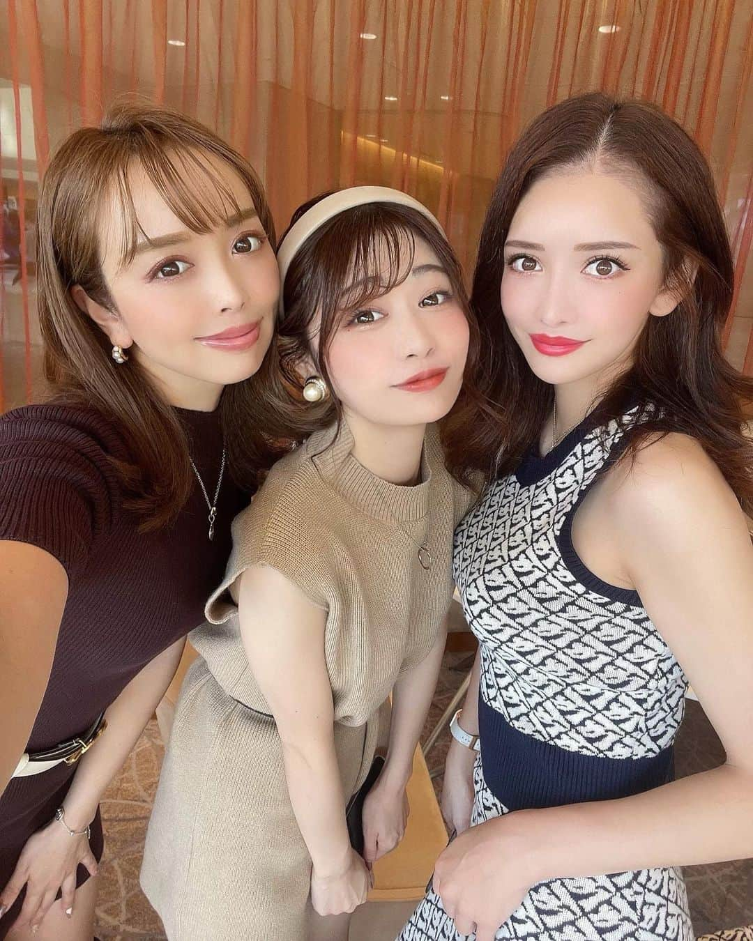 高橋里彩子さんのインスタグラム写真 - (高橋里彩子Instagram)「ニットって可愛くない？  最強モテなきがする😋♥️  あざといニットセットアップ💓💓 ⁡ このニット可愛くない？ ニットって可愛いんだよねぇ😭♥️ ⁡ これセットアップ？って感じだと思うんだけど、 上のニット脱げるの！ ⁡ 脱ぐと肩出しニットワンピみたいになって色々使える☺♥️ ⁡ ⁡ 私Sサイズで頼んだんだけど mでよかったかなぁっておもったぁ😂✨ ⁡ ちょっと丈短い感じして₍ᐡっ ̫-ᐡ₎ᐝ 通販あるある🤣★ ⁡ まぁ、より あざとさ爆発だけど(ᐥ꒳ᐥ ) ⁡ でも、逆に短いほうがロング履いたとき可愛いんだよねぇ😂♥️♥️ ⁡ 次ロングブーツと合わせて 冬まで楽しもー🥴🍎 ⁡ ⁡ ⁡ ニットワンピ🧶 (@teddy__moon ) ⁡ ⁡ #秋服コーデ #ニットワンピース #ニットワンピ #ミニワンピース #白ニット #autumn #code #codenate #セットアップ #セットアップコーデ #ニットコーデ #あざとい #あざとい系女子 #ニットスカート #ベージュコーデ  #teddymoon #モテ髪 #ootd #fashion #ファッション #秋のコーデ #可愛くなりたい #女子力 #彼ウケ #モテ #モテる #女子会 #あざと可愛い #美活」9月24日 20時28分 - konkonwanwan