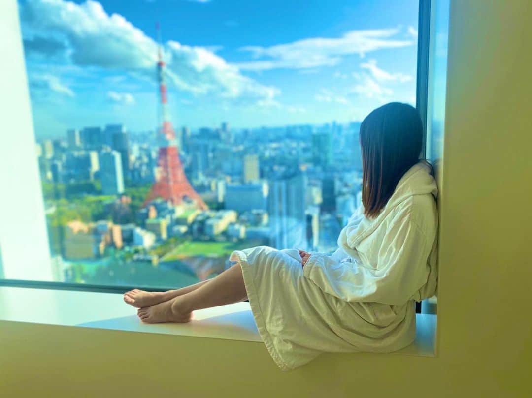 中山琴葉のインスタグラム：「⁡ ⁡ ⁡ ⁡ ⁡ 東京エディション虎ノ門ホテル👼🤍 ⁡ ⁡ 窓からは東京タワーが 見えて最高のお部屋でした🤍 ⁡ ⁡ ⁡ ⁡ ⁡ ⁡ ⁡ #東京エディション虎ノ門#虎ノ門#都内ホテル#ラグジュアリーホテル#憧れホテル ⁡ ⁡」