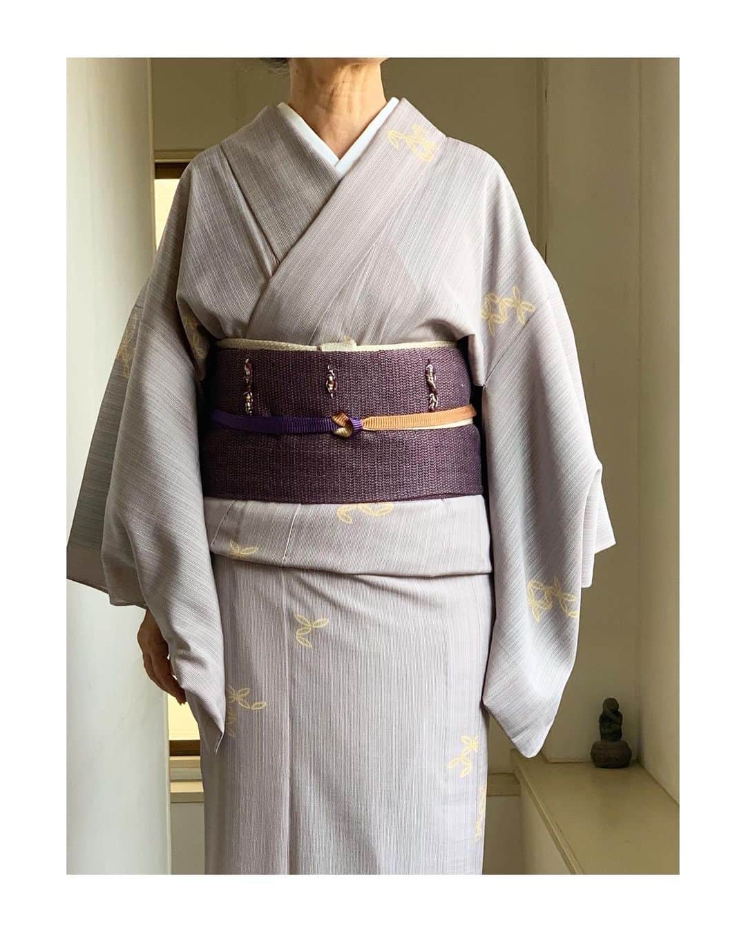 山崎陽子さんのインスタグラム写真 - (山崎陽子Instagram)「天高し 真夏日のお茶稽古。 「涼しい装いでいらしてくださいませね」と先生。 お心遣いありがたく竪絽で、流し点。 #kimono #経絽#竪絽 #きもの英  #八寸帯 #ドットクロスライン帯 #藤田織物 #八寸帯好き  #和小物さくらの帯締め#きもの水流」9月24日 13時00分 - yhyamasaki
