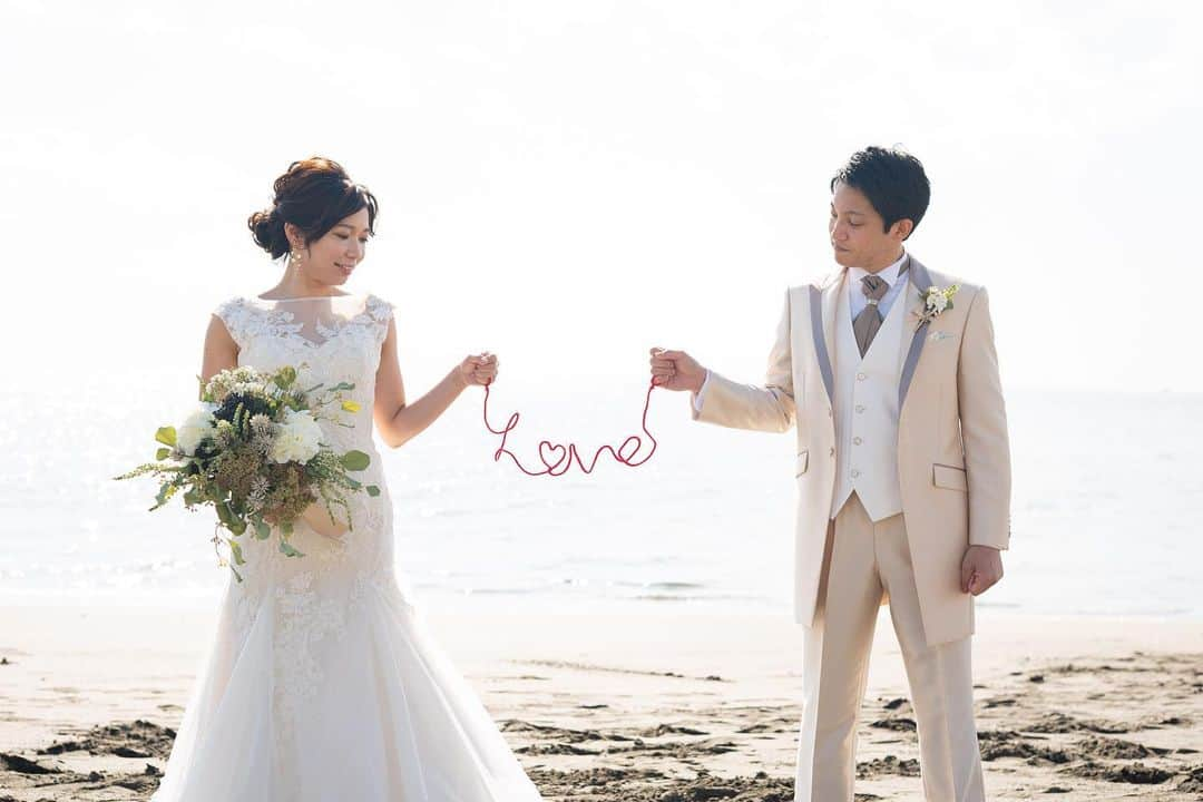 鎌倉プリンスホテル写真室_la-vie factoryのインスタグラム：「LOVE♡  @kamakura_princehotel  @kamakura_princehotel_wedding   #鎌倉結婚式　 #鎌倉前撮り　#前撮り　 #結婚式写真　 #ウェディング　 #ウェディングフォト　 #ウェディングドレス　 #エンゲージメントフォト　 #ラヴィファクトリー　 #プレ花嫁　#2021冬婚　#2021秋婚 #結婚式準備　#結婚式　 #ホテルウェディング　 #フォトウェディング　 #鎌倉プリンスホテル　 #チャペルフォト　 #海の見えるチャペル　 #七里ヶ浜　#湘南　#鎌倉 #生きる写真　#ハートのある写真」