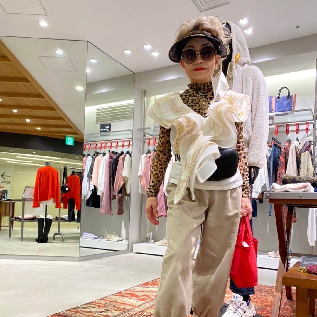 末成由美のインスタグラム：「今日のファッションチェック‼️」