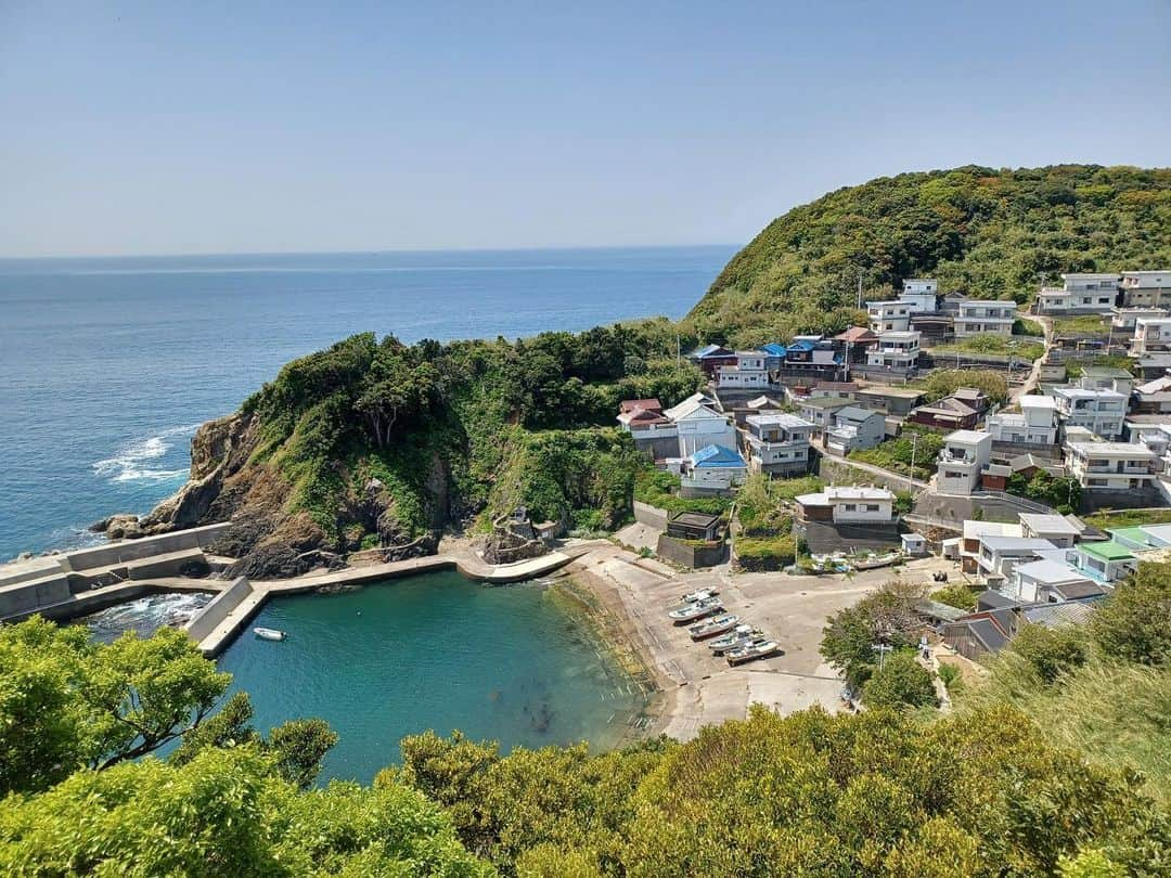 田中理恵さんのインスタグラム写真 - (田中理恵Instagram)「和歌山県のオンライン移住フェアに出演します！ 実際に和歌山に移住された方と楽しくおしゃべりしたり、ご当地グルメを食べたり、SUPにも初挑戦してきたので、ぜひご覧いただきたいです！ 明日、9月25日（土）に配信予定ですので、和歌山県の移住ポータルサイト「わかやまLIFE」でぜひチェックしてみてくださいね～！ 和歌山ならではの豪華プレゼントもあるみたいですよ～😆🤎🤎 @nagomigurashi.wakayama  #和歌山 #移住 #わかやまLIFE #田舎暮らし #グルメ #しらす #タチウオ #ジビエ #台湾カステラ #海 #SUP #釣り #キャンプ #秘境 #YABITSUVILLAGE #地域おこし協力隊」9月24日 14時49分 - riiiiiie611