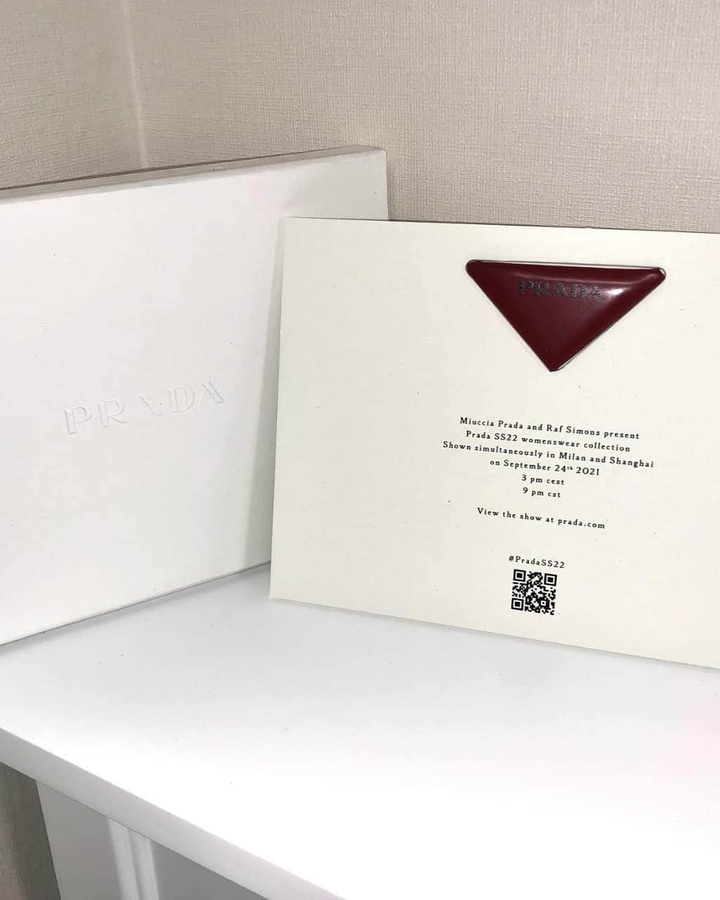 TWICEさんのインスタグラム写真 - (TWICEInstagram)「프라다의 2022년 SS 여성복 패션쇼! 9/24 10pm! 새로운 형식으로 진행되는 프라다쇼 함께 감상해 볼까요? ⠀ #광고 #사나 @Prada #Prada #PradaSS22」9月24日 15時09分 - twicetagram
