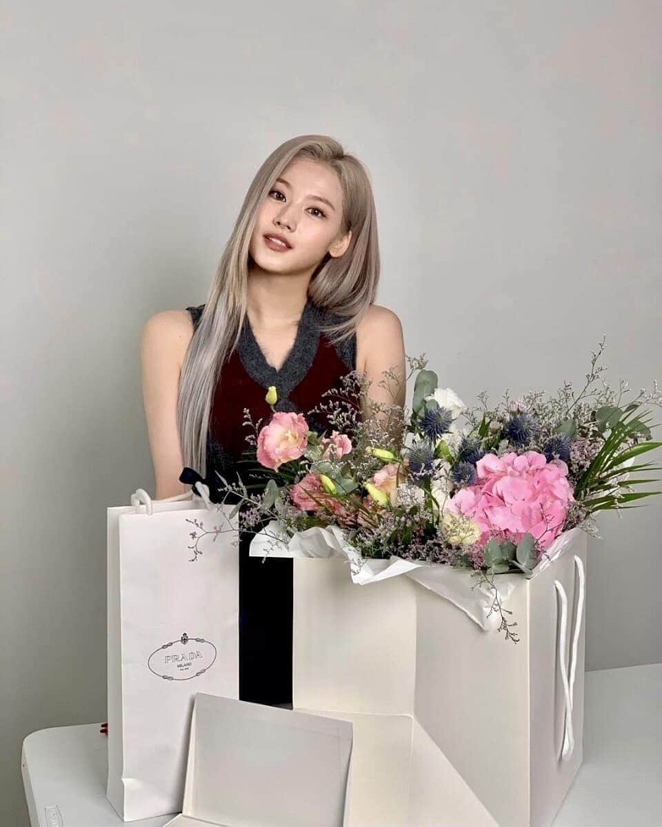 TWICEさんのインスタグラム写真 - (TWICEInstagram)「프라다의 2022년 SS 여성복 패션쇼! 9/24 10pm! 새로운 형식으로 진행되는 프라다쇼 함께 감상해 볼까요? ⠀ #광고 #사나 @Prada #Prada #PradaSS22」9月24日 15時09分 - twicetagram