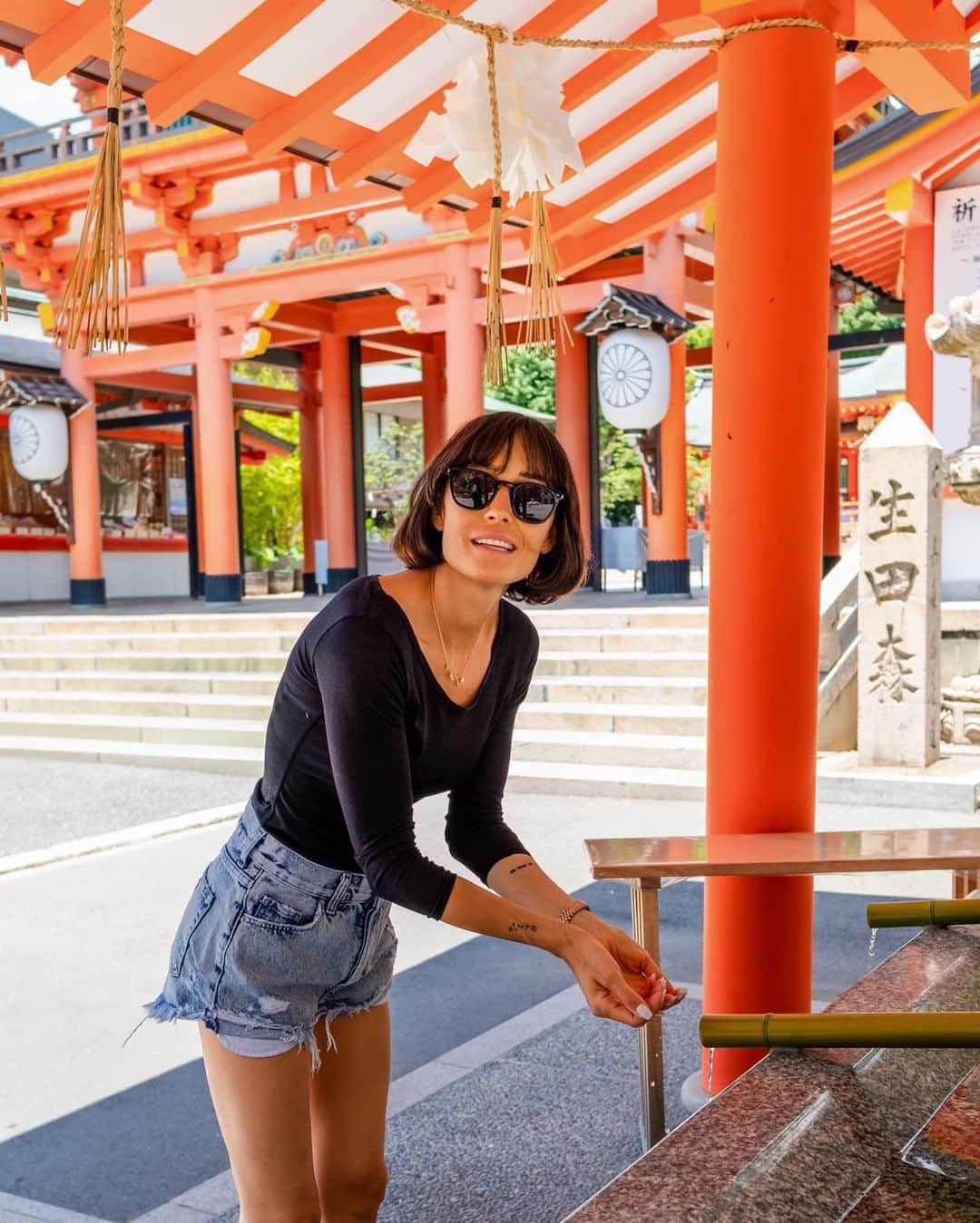 のインスタグラム：「Hay cierta magia en los templos de Japón ✨⛩  日本のお寺には不思議な魅力があります✨⛩」