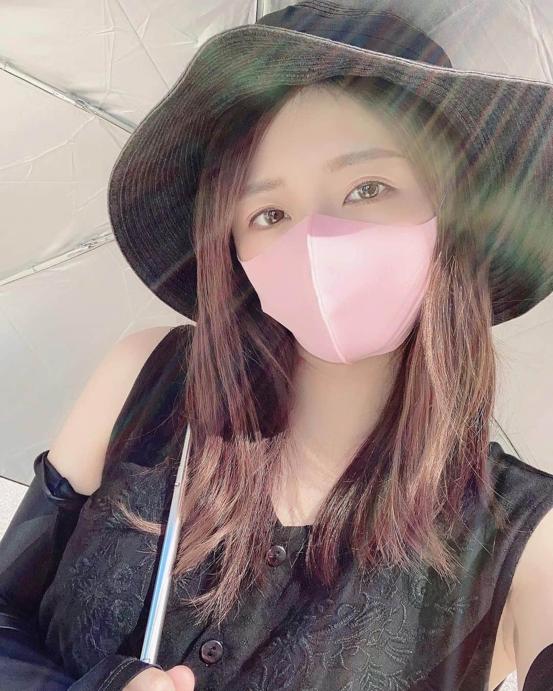吉川さおりのインスタグラム：「久しぶりになってごめんなさい😱 生きてます🙌  #日焼け止めは塗らない派 #こんな格好したの1回ぐらい #結局日焼け対策しない #夜は涼しいね #夏の終わり」
