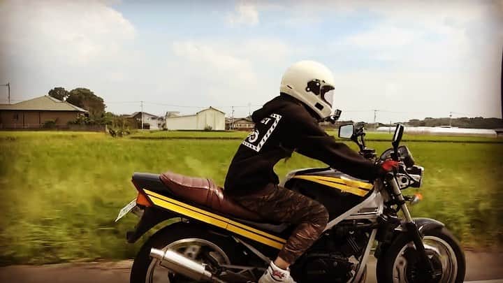 よもぎのインスタグラム：「VT復活後初走行💫  #vt250 #vt250z #バイク #旧車 #旧車バイク #250cc  #バイク女子 #女子ライダー #旧車女子 #motorcycle #kyusha」