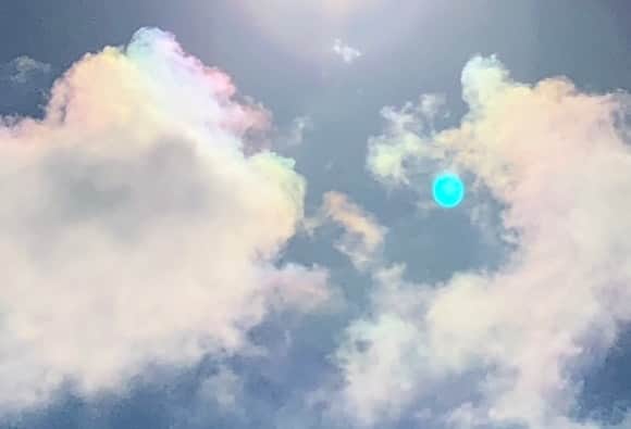 穂川果音さんのインスタグラム写真 - (穂川果音Instagram)「コラムが全然進みません🤔 集中力って、年々無くなってきている気がするのだけど、気のせいかなぁ、、😭 そんなわけで、昨日撮れた彩雲さん☁️←  　#いまそら　#彩雲　#sky #skyporn #独り言」9月24日 16時12分 - hokawakanonn
