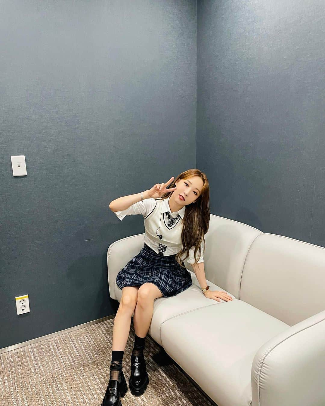 ムンビョルさんのインスタグラム写真 - (ムンビョルInstagram)「HI 5 👋🏻 @kconofficial」9月24日 17時01分 - mo_onbyul