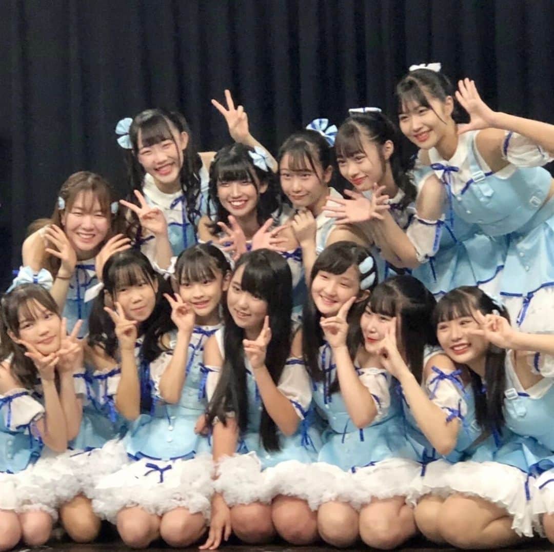のインスタグラム：「今日はメンバー1人1人について、私から見た推しポイントを紹介してみます☝🏻♡ 13人もいるのでまだまだ覚えきれてない方もいらっしゃるのではないでしょうか？！？ 是非この機会に1人でも覚えていってくれたら嬉しいです❕  ＿＿＿＿＿＿＿＿＿＿＿＿＿＿＿＿＿＿＿＿＿＿＿＿＿＿＿  (前列左から) ・さくちゃん→最年少とは思えないしっかりさと爆レスのギャップ萌え ・あいあい→気づくとハグしてくる愛されキャラ愛しいﾃﾞｽ ・こころん→私の心も狙いうちされました ・ゆあなちゃん→ハードなスケジュールもこなすみんなの頼れるリーダー ・やっちん→天然で人懐っこくて元気いっぱい ・ひよりん→ダンスの軸全くぶれない高スペック ・なあちゃん→お人気さんみたいなプリンセス  (後列左から) ・そーらん→とっても優しい真面目なお姉さん ・あおみな→まきまきツインなちょっとバブいTheアイドル ・みいたん→バラエティー力に富んでるムードメーカー ・ゆめのん→一生懸命なダンスとおめめから目が離せない ・みなみん→おしゃべりの天才でダンス中のかわいい仕草にやられます  ＿＿＿＿＿＿＿＿＿＿＿＿＿＿＿＿＿＿＿＿＿＿＿＿＿＿＿  これはあくまでも私目線です☝🏻💞 個性豊かで色々な特徴を持ったメンバーがたくさんいます。 これからOS☆Kの推しポイントをみなさんがたくさん見つけてください！！！お願いします！ 仲間であってライバルでもあるけど、本当に素敵な子ばかりです。 推せるグループです！！！(自分で言っちゃいます😇)  今日も今日とてここまで読んでくれた方いるのか問題ありますよね、、、  OS☆Kは最高だよ🌟って言う私の気持ちが少しでも伝われば幸いです。」