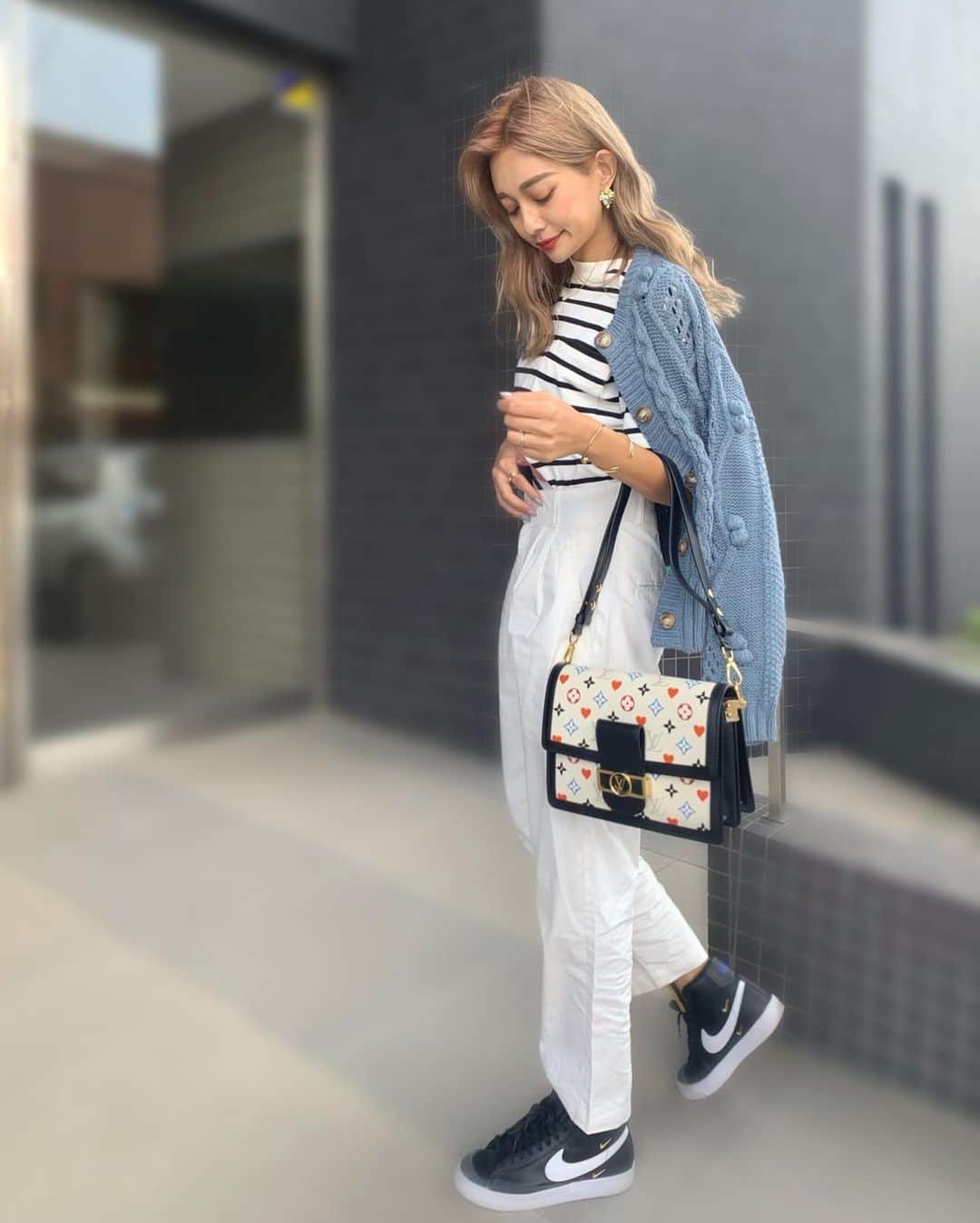 橘リンさんのインスタグラム写真 - (橘リンInstagram)「このカーデ可愛くない〜？🤤  @titivatejp の ポップコーンニットカーディガン🍿 名前まで可愛いんですけど🤤w  ぽこぽこしたポップコーンのデザインが斬新で 甘すぎず、絶妙なカジュアルさが 大人女子にぴったり🤍  背面にもデザイン編みがされていて バックスタイルもかわいいよ🤍  #pr #titivate #ティティベイト #titivatestyle #ポップコーンニットカーディガン #トレンドスタイル #トレンド部 #トレンドコーディネート #秋先取り #きれいめカジュアルコーデ #秋先取りコーデ #キレイめカジュアル　#大人カジュアルファッション　#大人カジュアルスタイル #カーディガンコーデ #ニットカーディガン #ママコーデ #親子コーデ #リンクコーデ #親子リンク #骨格ウェーブ #イエベコーデ #ブルベコーデ」9月24日 17時28分 - rincharon