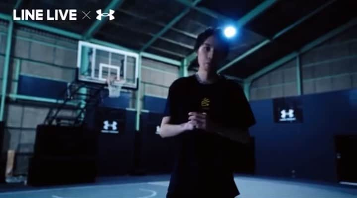 岸本ルークのインスタグラム：「・ 【UNDER ARMOUR】のCMソングを制作させていただきました!!  渋谷の街頭ビジョンにて9月26日まで放映されているので渋谷に来た際は是非見て下さ〜い🖥  ちなみに僕もちょこっと映っているよ🥑  #underarmour #ThePass」