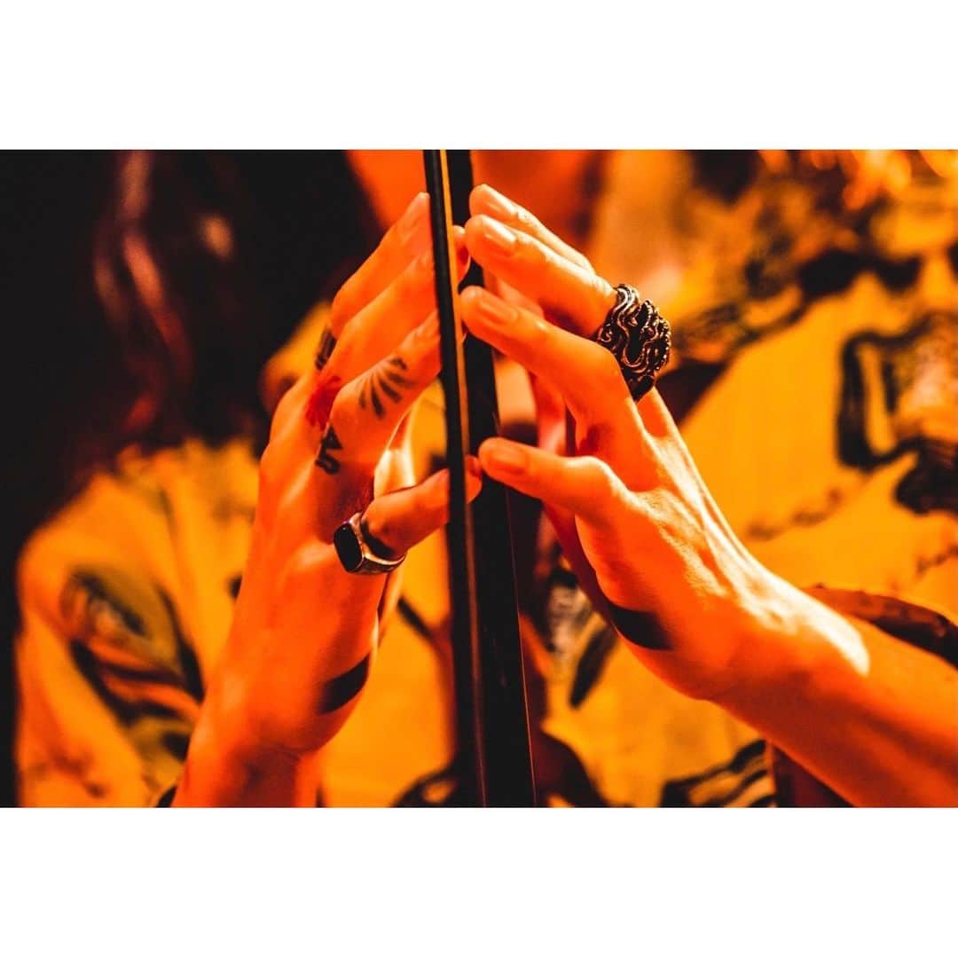 渋谷龍太さんのインスタグラム写真 - (渋谷龍太Instagram)「手。  写真 @cazrowaoki   #✋ #🤚 #👋 #🤲 #🙏 #手 #京都 #kyotomuse」9月24日 17時59分 - gyakutarou
