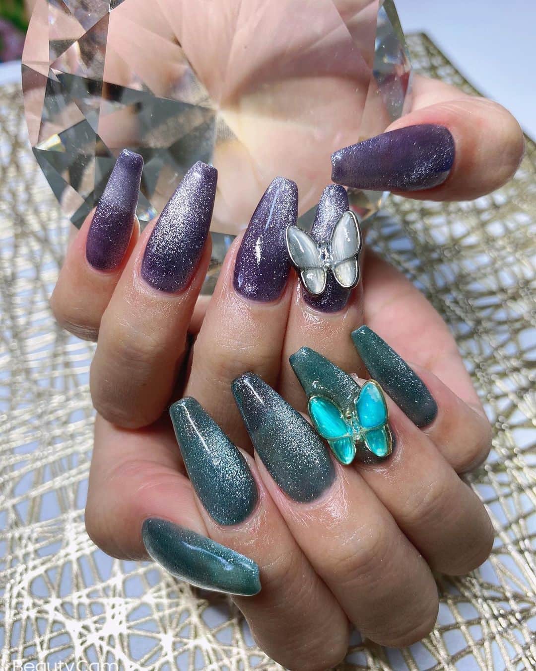 春咲りょうのインスタグラム：「New Nail💅💎✨ ・ ・ ・ #nail #newnail #マグネットネイル #ギャラクシーネイル #バタフライネイル」