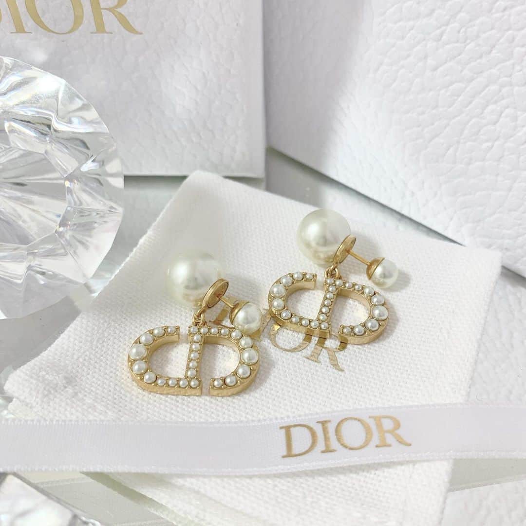 吉川ちかさんのインスタグラム写真 - (吉川ちかInstagram)「わあい！ Diorのピアス頂いたよ ありがとうございます🥺💓  やっぱりパール系は 年中使えるからパールって良いよね！ 派手過ぎない感じも最高✌️💕  #Dior#Diorピアス#ディオール#ピアス#パールピアス#可愛い#ありがとうございます#大切にする」9月24日 21時07分 - yoshikawachika_1116