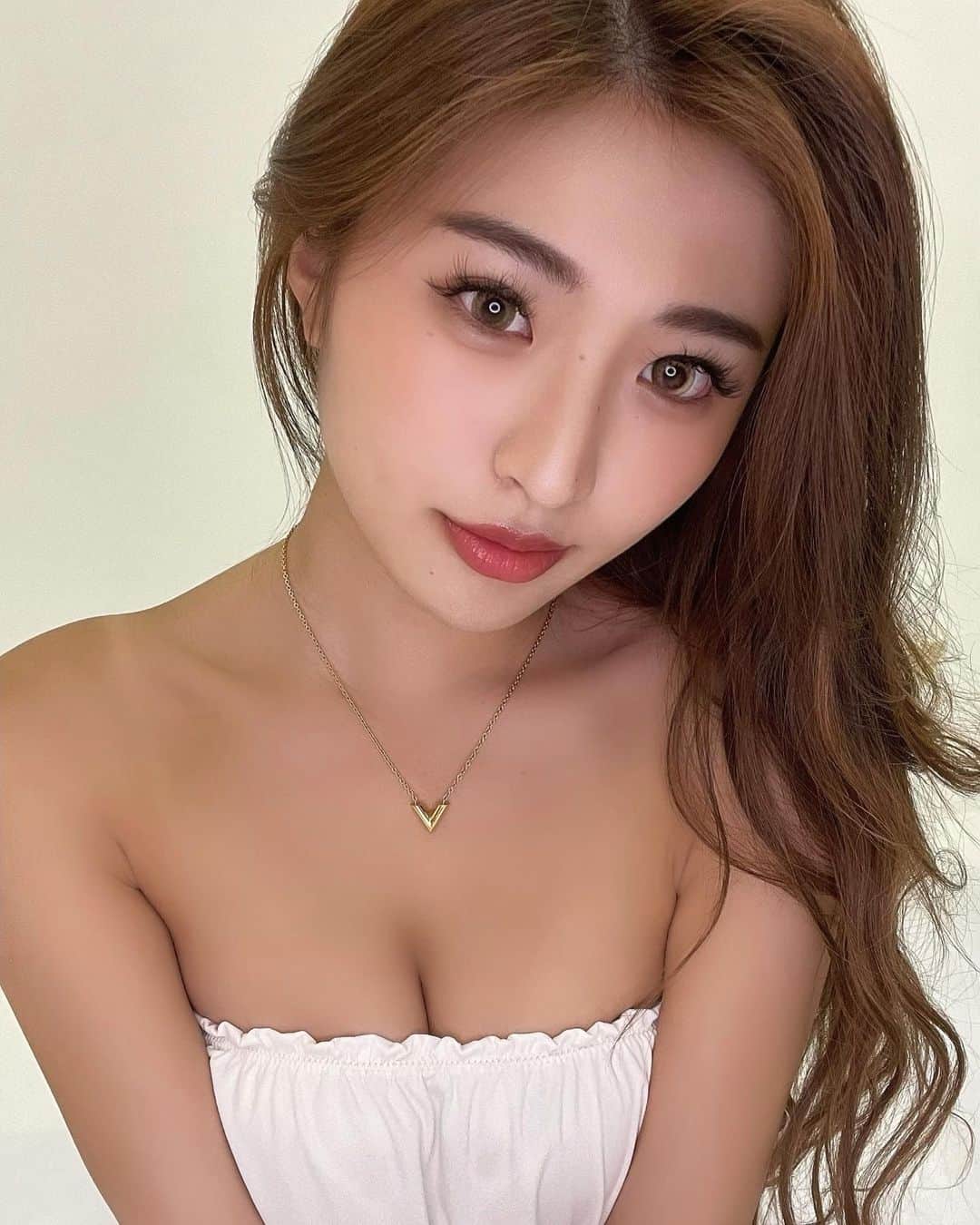 MIYABIのインスタグラム：「こんばんは🌙  今週もお疲れ様でしたぁ💜  26日はwith LIVE行います😚  まだ枠あるので、ミヤビと2人きりでテレビ電話しましょっ💕  明日もスケジュールいっぱいなので早めに寝ようかな🥺  皆様もゆっくり休んでくださいね😴  good night💜  #cyberjapandancers #サイバージャパンダンサーズ #cjd_miyabi #ミヤビーム」
