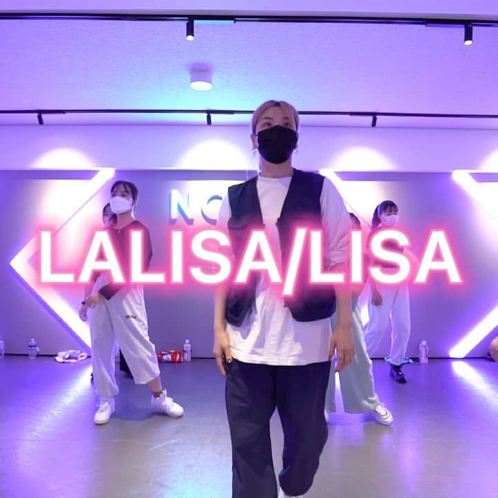 A-NONのインスタグラム：「LALISA/LISA🖤🖤🖤  choreography/A-NON @anon_official1229   private Lesson💄　 申し込みはDMまで📩  10/2 土曜日　16〜18 10/16土曜日　16〜18  10/24日曜日　13:30〜15:30  11/7 日曜日　14:30〜16:30  11/13 土曜日　17:30〜19:30   レギュラーレッスン🌈 (毎週月曜日) 19:00〜20:20（80分） 新宿 WAACK＆PUNKING 入門4Ast  (毎週木曜日) 13:45〜14:45（60分） 新宿ANN2 WAACK＆PUNKING 期間限定レッスン2Bst  (毎週金曜日)19:30〜20:50（80分） 原宿 WAACK＆PUNKING 入門Ast  (金曜日)15:30〜16:50（80分） 秋葉原 リズムトレーニング 超入門5st   #waackingdance #waacking #anonchoreography#anonstyle#japan#tokyo#noadanceacademy#dance#waackingchoreography #waackingdance#lalisa #lisa #blackpink #waacking  #noadanceacademy」