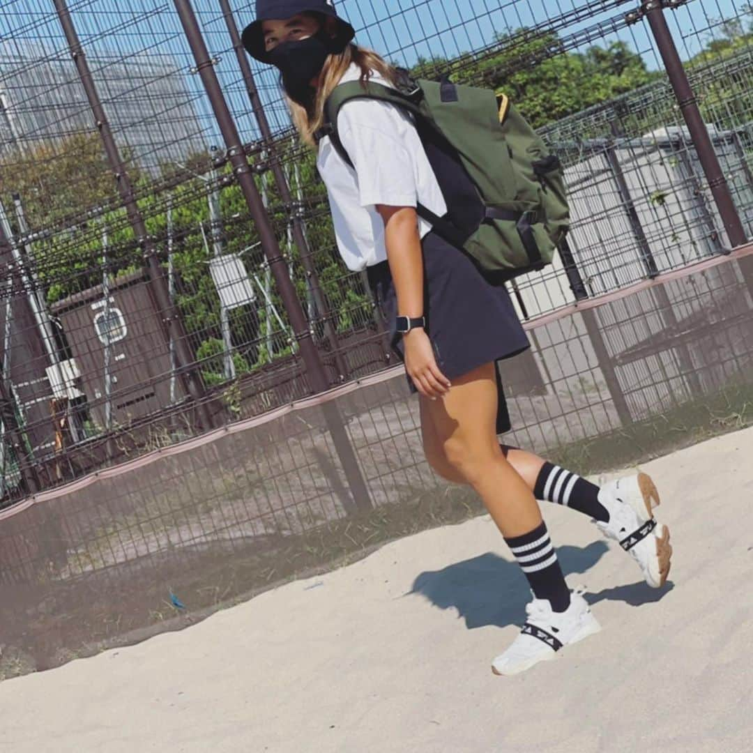 坂口佳穂さんのインスタグラム写真 - (坂口佳穂Instagram)「靴下スタイル🧦 虫取りいくの〜？と言われたけど、 行き先はビーチ🏖  Photo by @_asamishiba 😆  #アディダス #アディダスコーデ」9月24日 21時33分 - s_ka_ho