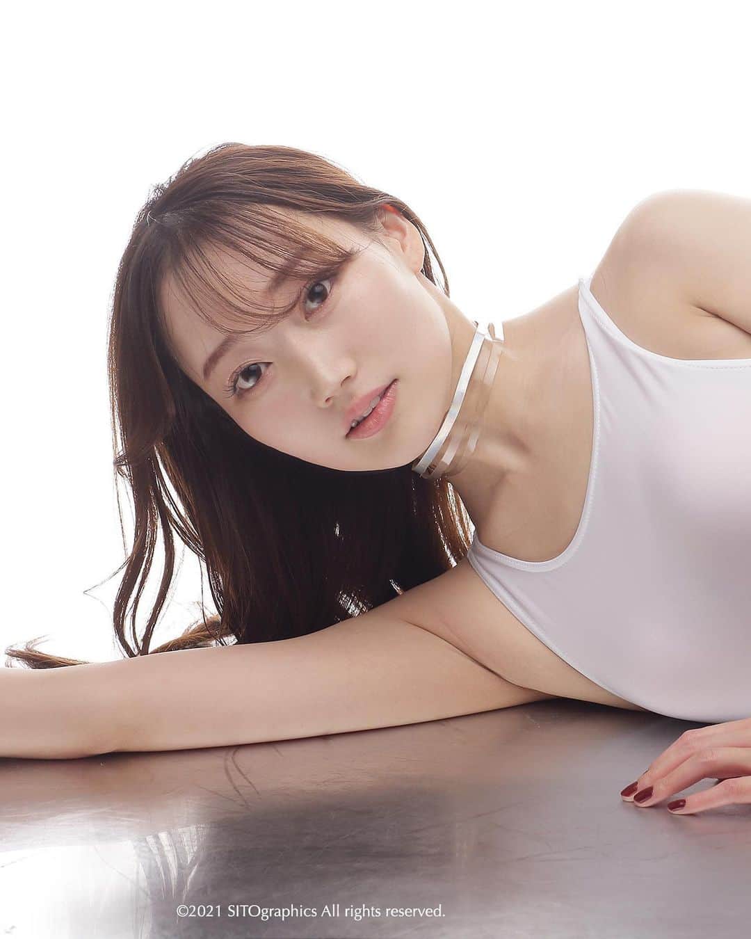 シト山口のインスタグラム：「➡︎Swipe! ➡︎Swipe‼︎➡︎ 全身ビューティ❗️美しい美しい荒井彩月さんの白競泳水着ワンピース‼️ これから定番化させたい一品で、既にＴバックタイプも購入済み😉💕‼️ デジ写真集と個撮セミナーも準備中です😆💕✨  model 荒井彩月 Satsuki Arai @satsuki_4.4  underwear モデル私物 hair&make @mariaominami  photo シト山口 @sito_yamaguchi #model #make #fashion #photo   #shoot  #モデル #小顔 #スタイル #ヘアメイク #メイク #ポートレート #作品撮り #写真好きな人と繋がりたい #撮影 #一眼レフ　 #モデル募集 #被写体 #脚長 #水着 ©︎2020SITO graphics All rights reserved.」