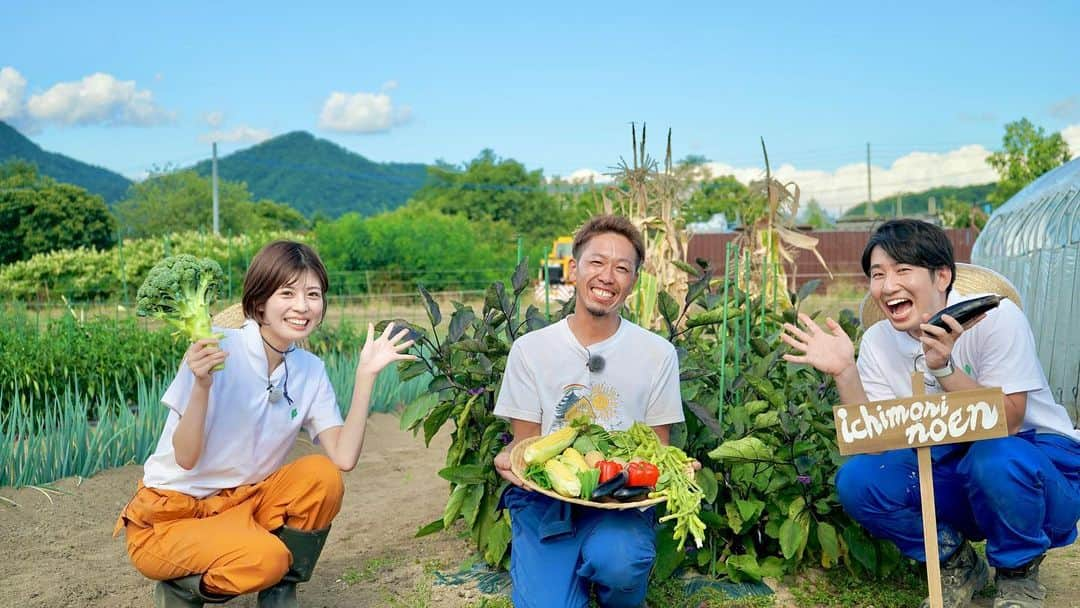 福田太郎さんのインスタグラム写真 - (福田太郎Instagram)「HTBまつり🌽 イチモニ！農園のお野菜たちが 北海道のお米に合う、シチューに！ ⠀ 野菜の美味しさ、生産者さんの想いを存分に感じられる とびっきり『う米シチュー』をみんなで作ります🙆‍♂️🙆‍♀️ ⠀ あす9:30〜の特別番組でお目にかかります！ ⠀ #HTBまつり ✖︎ #イチモニ農園 #道産米 に合う #う米シチュー #アナウンサー #室岡里美 #田口彩夏 #農業 #パラレルノーカー #福田太郎」9月24日 22時48分 - htb_tarofukuda