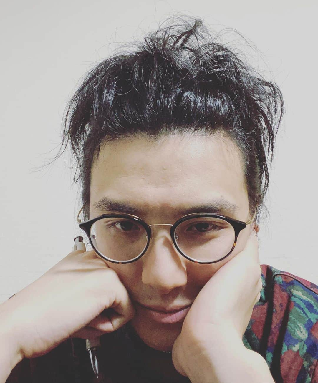 藤井風さんのインスタグラム写真 - (藤井風Instagram)「been writing songs, waiting inspirations for my next album. Keep holding on together lonely people you’re not the only one. 次のアルバムに向けて曲を書いたり ひらめきを待ったりしている. 孤独な人あんたは一人じゃないから共にがんばろ.」9月24日 22時58分 - fujiikaze