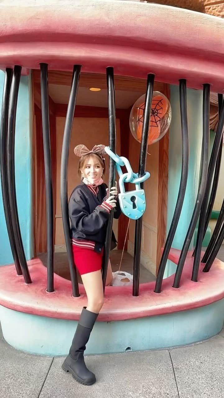 のインスタグラム：「がんばってCM風にしたww  #東京ディズニーランド #東京ディズニーリゾート #tokyodisneyland #tdl  #ディズニーコーデ  何度もあげ直してごめんなさい！ いいね、コメントくださった方申し訳ないです😭😢」