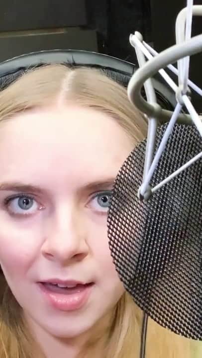 ダーシー・ローズ・バーンズのインスタグラム：「💚 #wicked #rumours #glinda  • • • #music #musical #singing #rumors」
