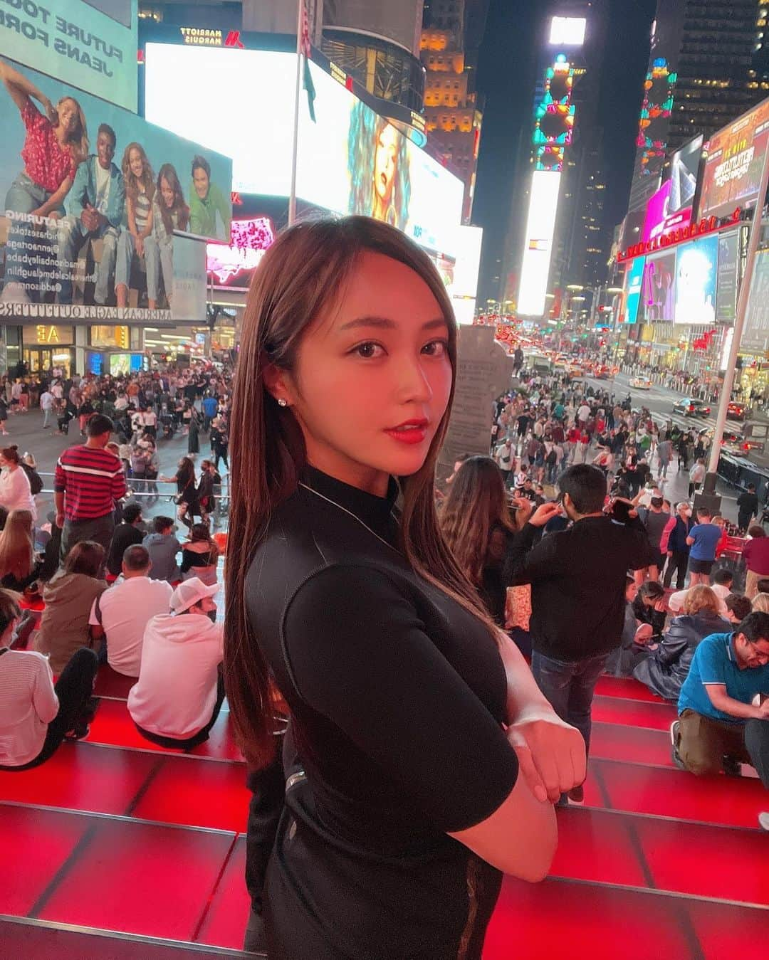 てんちむさんのインスタグラム写真 - (てんちむInstagram)「Times Square🗽 ニューヨークの思い出はゴシップガール見て19才くらいに初めてのNY行ったのですが、到着したけど荷物ロストされて、4泊5日うち3日間は手元に荷物がない状態で息してました。  27歳になった今は、テロリストに間違えられてNY行きに出国できなかったり、イミグレ引っかかってNYへの飛行機ロストしてます。  色んな意味で縁がある、成長したね。私も。」9月25日 14時05分 - super_muchiko