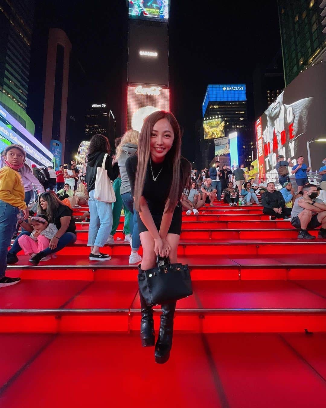 てんちむさんのインスタグラム写真 - (てんちむInstagram)「Times Square🗽 ニューヨークの思い出はゴシップガール見て19才くらいに初めてのNY行ったのですが、到着したけど荷物ロストされて、4泊5日うち3日間は手元に荷物がない状態で息してました。  27歳になった今は、テロリストに間違えられてNY行きに出国できなかったり、イミグレ引っかかってNYへの飛行機ロストしてます。  色んな意味で縁がある、成長したね。私も。」9月25日 14時05分 - super_muchiko