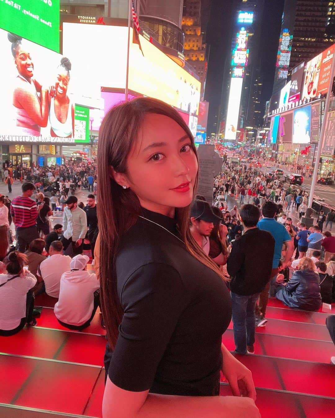 てんちむさんのインスタグラム写真 - (てんちむInstagram)「Times Square🗽 ニューヨークの思い出はゴシップガール見て19才くらいに初めてのNY行ったのですが、到着したけど荷物ロストされて、4泊5日うち3日間は手元に荷物がない状態で息してました。  27歳になった今は、テロリストに間違えられてNY行きに出国できなかったり、イミグレ引っかかってNYへの飛行機ロストしてます。  色んな意味で縁がある、成長したね。私も。」9月25日 14時05分 - super_muchiko