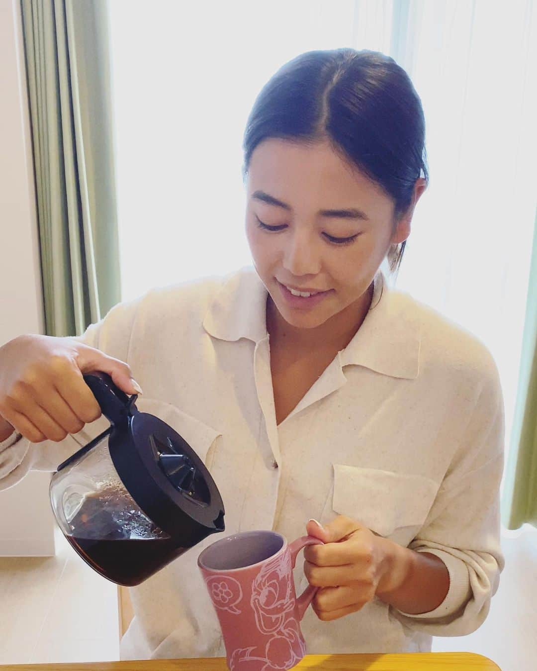 坂口佳穂さんのインスタグラム写真 - (坂口佳穂Instagram)「Coffee  time ☕️  デロンギを家に迎え入れるのが夢♡ 羽田珈琲にも行きたいな〜〜✈️ @haneda_coffee   #珈琲 #家コーヒー」9月25日 14時52分 - s_ka_ho