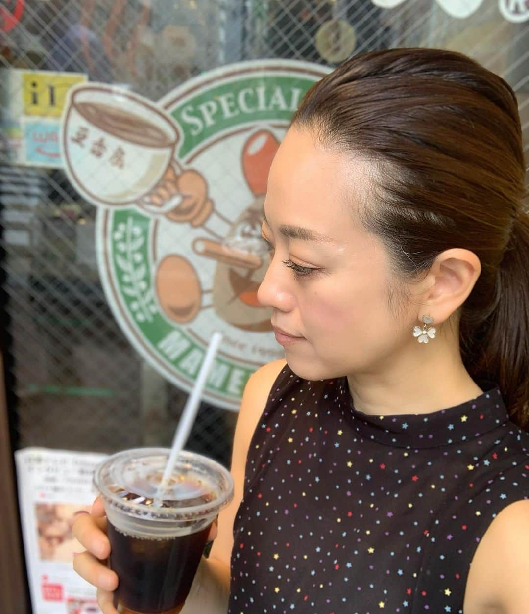 沢瀉美緒さんのインスタグラム写真 - (沢瀉美緒Instagram)「※ Coffee break near my office ☕️ . 久しぶりに大手町界隈に。 最近は気候もいいので、向かう時は皇居の周りを歩いて出社してます🚶‍♀️ . 珍しく豆香房でアイスコーヒーを。 . 一気に秋の気候になったから アイスコーヒーもおしまいかな… . . #豆香房 #coffeetime #icecoffee」9月25日 10時51分 - mio_omodaka