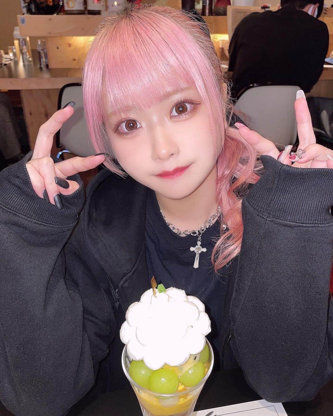 いちさんのインスタグラム写真 - (いちInstagram)「ぱへ  #idol #cosplay #cosplayer #cosplaygirl #japanesegirl #girl #selfie #instagood #hightone #maid #pinkhair  #twins #ponytail #fff #lfl #l4l #アイドル #派手髪 #夜パフェ #パフェ」9月25日 11時33分 - ichi_7cos