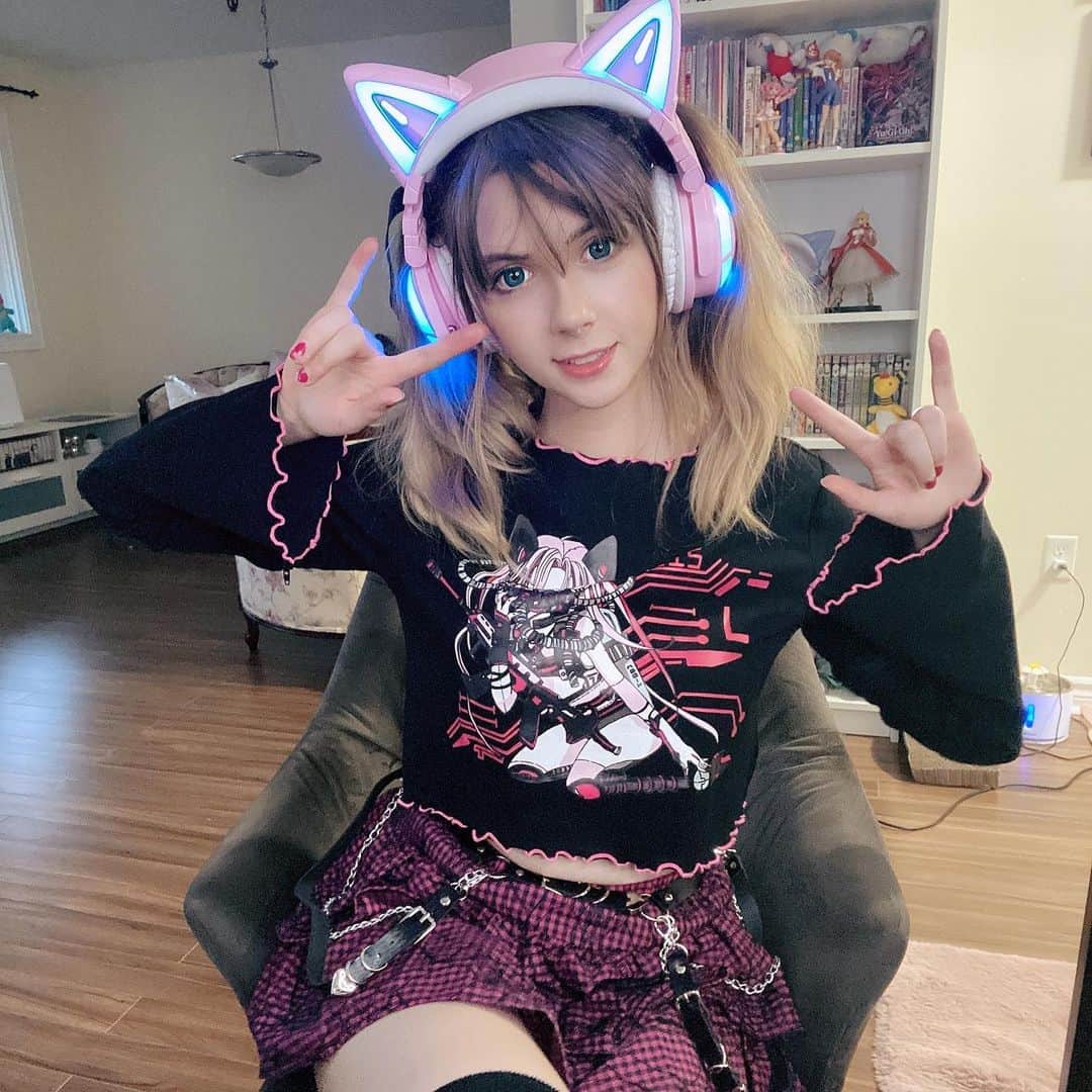 Hirari Ann（ヒラリー アン）さんのインスタグラム写真 - (Hirari Ann（ヒラリー アン）Instagram)「Did you guys all watch the Nintendo direct yesterday??!!! It was crazy!  What game are you most excited for???   I'm sooo pumped for the new N64 virtual console! I mean we can get a blue tooth n64 controller! That's so awesome! 💗🥰  #cosplay #twitch #yowu #cosplaygirl #twintails #y2k」9月25日 11時31分 - hirariann