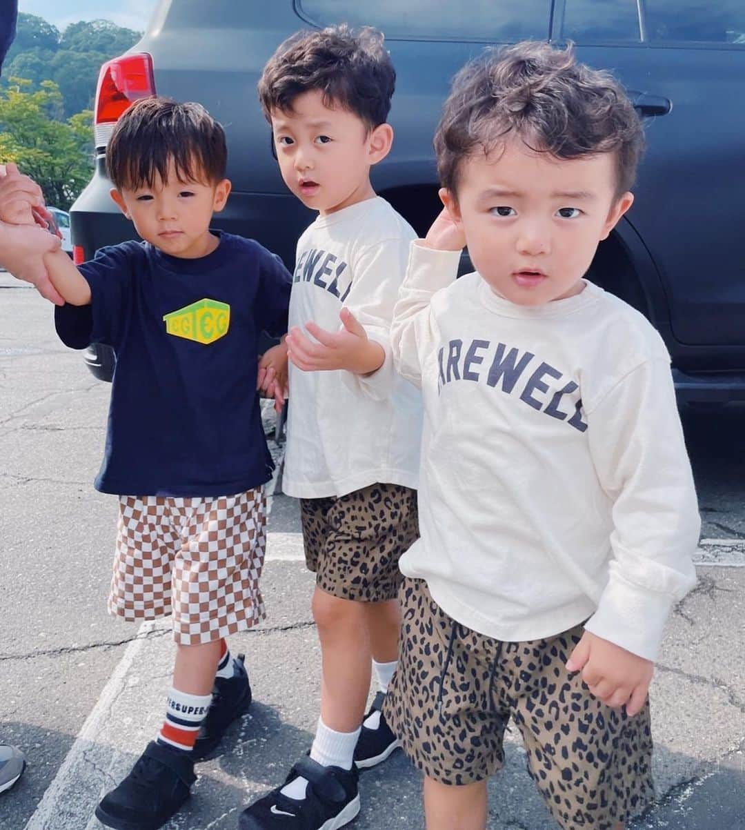 宮城舞さんのインスタグラム写真 - (宮城舞Instagram)「3BOYS👦🏻👦🏻👦🏻 喧嘩もするけど最近は基本仲良し！  君たちがどんな大人になるか楽しみ❤️‍🔥  なぜか、会うとお互いのパパが好きなんだよな👨🏻‍🦱👨🏻w  そして、ここに👶🏻が来るとまた バランスも変わってくるだろうね😂  #仲良しfamily」9月25日 12時01分 - mai_miyagi