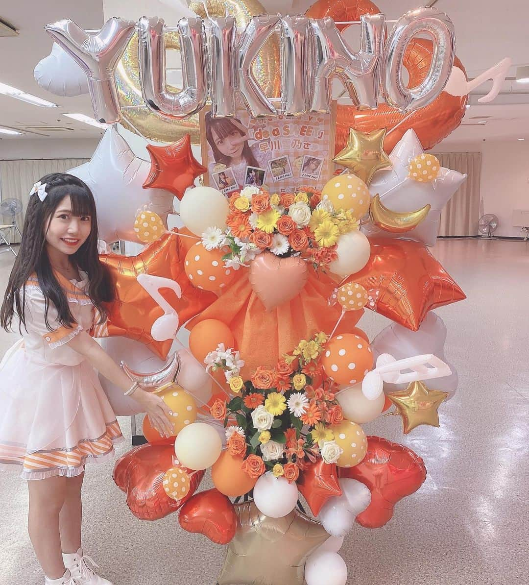 早川雪乃さんのインスタグラム写真 - (早川雪乃Instagram)「dela23rdLIVE「dela SWEET」  本当にありがとうございました🥺✨  沢山の方の応援のおかげで、無事単独ライブを終えることが出来ました😌  いつも支えてくださり応援してくださる皆さん本当にありがとうございます🥰 ・ ・ ・ ・ そして、たんぽぽ組のみなさん🌼🧡  素敵なスタンドフラワー本当にありがとうございます🥺✨  めちゃくちゃ可愛くて本当に嬉しかったです😭✨  みんな大好き❕❕❕ ・ ・ ・ ・ そして、これからもdelaの応援よろしくお願いします🌼🧡  #名古屋 #アイドル #dela #パステル #オレンジ #担当 #早川雪乃 #」9月25日 12時31分 - yukinosan_1125