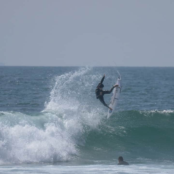 ミグエル・プッポのインスタグラム：「HB 🇺🇸 (🎥: @pksurfcoach ) #Huntingtonbeach #surf」