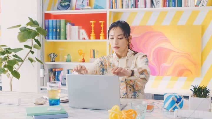 大政絢のインスタグラム：「先日から流れています、日本赤十字社のCM✨皆さんご覧いただけましたか？  私は事前予約編にて☺️ 待ち時間なしで献血✨是非HPも見て頂けたら嬉しいです！  行こう！献血🏃‍♀️  #献血#日本赤十字社」
