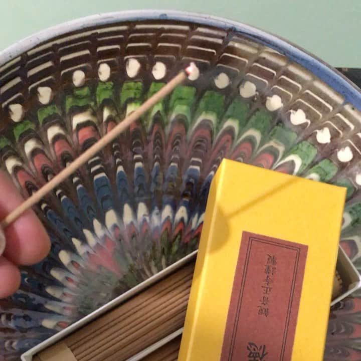 のインスタグラム：「Wish you could smell it !! + Delicious senko sticks Yujis father gets for us from small temple in Kansai region: a 2 hours train, bus and taxi ride away from his home in Kyoto. We have got a limited number of packages only, each one comes with a handdrawn devotement by the main monk ! + exclusively in our Vienna Shop! + #rosamosa #senko #insense #wien #vienna #japanese」