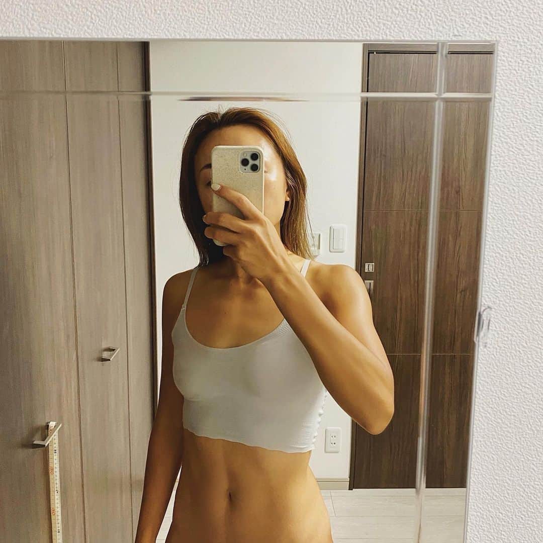 のインスタグラム：「2人目のダイエットは思ったよりも苦戦してますが… @luaeft_ の#腸もみ のおかげで、  少しずつ着々と🔥  いつもありがとうふゆきちゃん😭💕  この調子で頑張りましょう〜。  #女の子ママ#怠けてしまう季節だからこそ#気合いを入れねば#ダイエット」