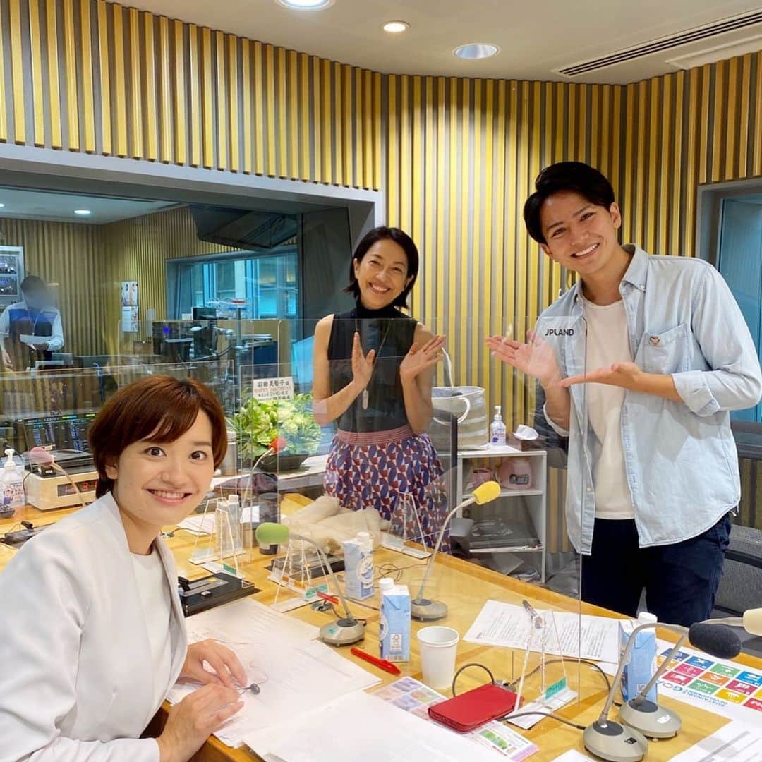 フジテレビアナウンサーのインスタグラム：「. 安宅晃樹です。 先程、ニッポン放送の「一緒にアクション！SDGs〜できることから、はじめませんか？〜」に出演させていただきました。 パーソナリティの羽田美智子さん、新行市佳アナウンサー と、身近なところ出来るSDGsについてお話しさせてもらいました。 （radikoではこの後１週間聴いていただけます。） 今日でアクションSDGsウィークは終わりますが、これからもSDGsについて、お伝えしていきたいと思っています。 #Act4SDGs #アクションSDGsウィーク #安宅晃樹　 #ニッポン放送 #羽田美智子さん #新行市佳アナ」