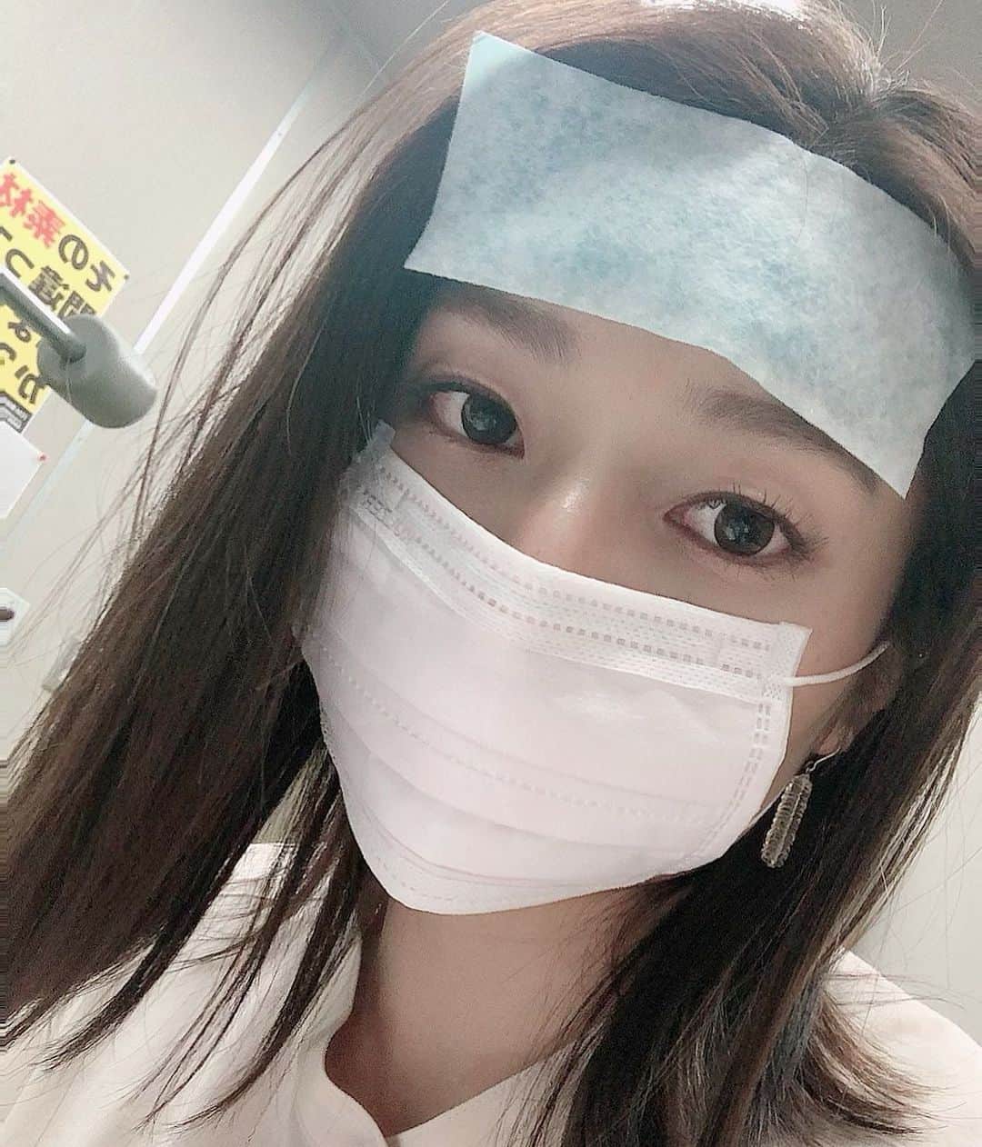 のインスタグラム：「最近ずっと 番組のスポンサー探しのため ガーーッと動いておりまして。  普段の仕事をしながら 空いた時間があれば県内いろんなところに営業に行き、話きいてもらって。  こういう地道な努力があって私たちは表に立たせてもらってるんだってことを知りました。 世の営業マン、営業ウーマンに大リスペクト😭 自分で自分の商品売ってたり、お店やったりしてる人も！ もうみんなすごい！みんなひゃくてん！はなまる！！💯  元々人になにかをお願いするのが苦手な性格なためか、心身ともに疲労困憊でした… (毎日頭痛くて、それで冷えピタしてました😂)  でもそれ以上に、今回動いてくれた方々、 助けの手を差し伸べてくれた方々がいて、 たくさんの人に支えてもらってると気付かされた期間でもありました。  まだ完全なカタチではないですが、 皆さんのお力添えをいただきながら いいもの作っていきたいです。  こういう感謝の気持ちとか、気づきとか、 忘れちゃいけないと思い投稿に残しておきます。 ちゃんと数年後の自分にまた届きますように。😌  #akita #秋田」