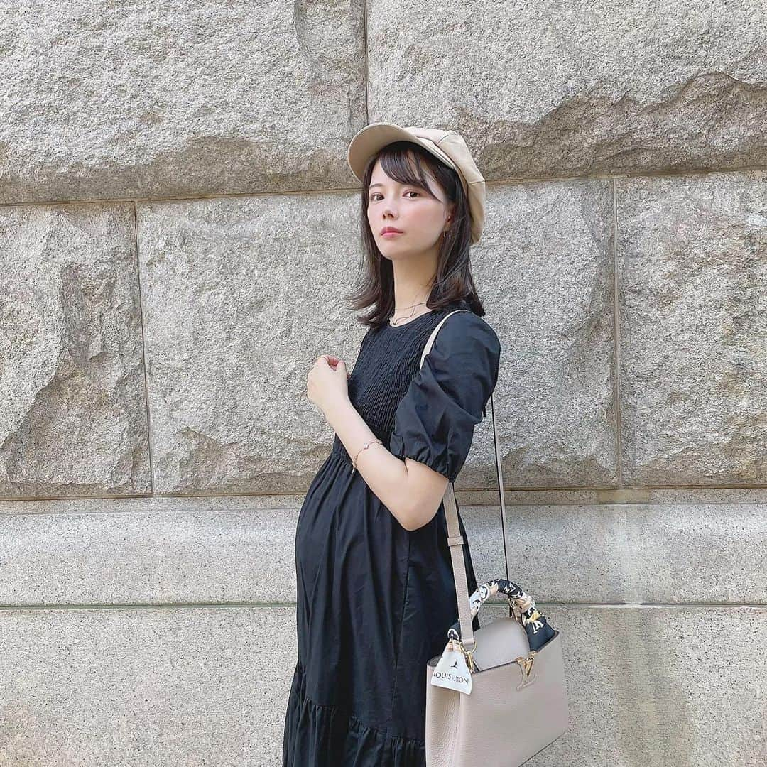 alisaさんのインスタグラム写真 - (alisaInstagram)「妊娠𝟿ヶ月の頃の写真🤰🏻 主人からプレゼントしてもらったお気に入りの👜と共に記念に📷❤︎ . #妊婦 #妊娠 #妊娠後期 #出産 #マタニティコーデ #マタニティ記録 #maternity #maternityfashion #pushgift #プッシュギフト #capucines #louisvitton #カプシーヌ #令和3年ベビー #2021年ベビー #秋生まれベビー #女の子ベビー #9月生まれbaby #女の子ママ」9月25日 18時41分 - _alisa.x_