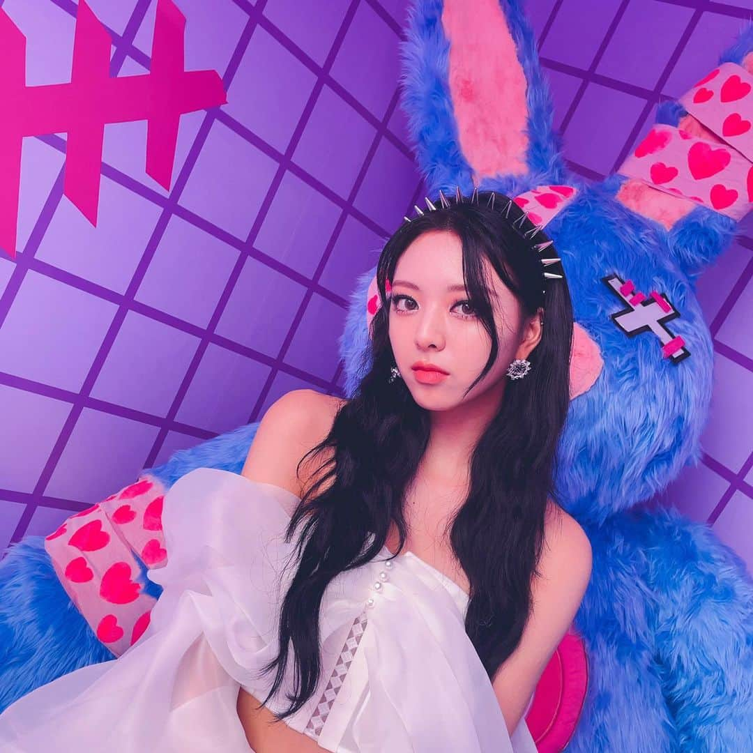 ITZYさんのインスタグラム写真 - (ITZYInstagram)「내친구거대토끼🐇」9月25日 20時25分 - itzy.all.in.us