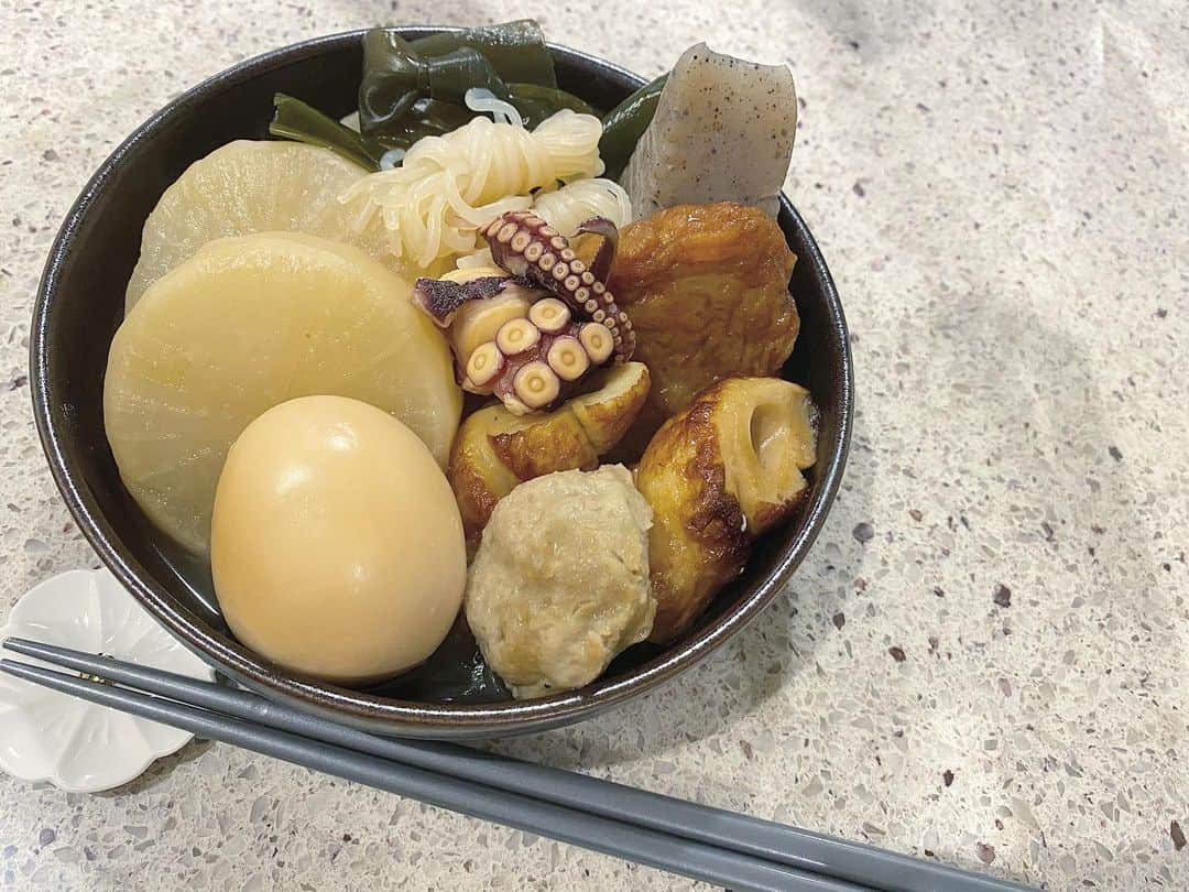 梅澤美波さんのインスタグラム写真 - (梅澤美波Instagram)「_ ⁡ たまらなく食べたくなって 今日はおでんにしました。🍢 味しみしみで お出汁も美味しくできた~。👨🏻‍🍳」9月25日 20時44分 - ume_minami.official