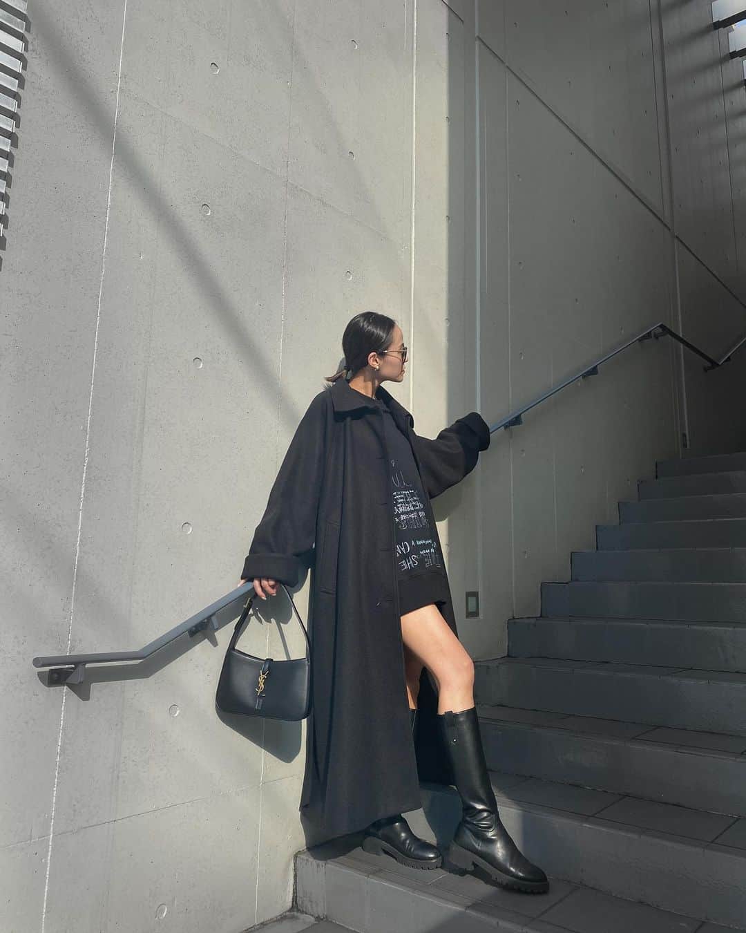関本香里さんのインスタグラム写真 - (関本香里Instagram)「ㅤㅤ Raglan volume long coat 安定のブラックもやっぱりカッコいい🖤 ㅤㅤㅤ バックジップがより際立つ。 ㅤㅤㅤ 全色残り僅かとなってきております🙏 ㅤㅤㅤ #esio #coat #outer #fashion」9月25日 20時40分 - kaori_sekimoto_